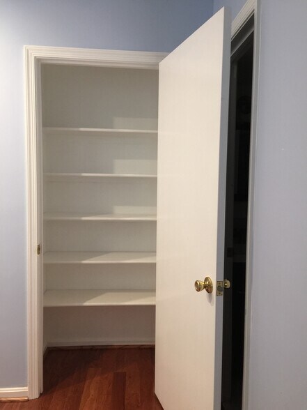 Masterbed - small closet - 3766 Persimmon Cir