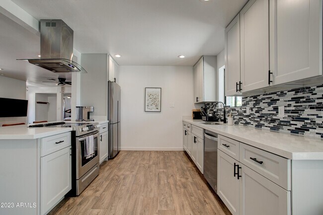 Building Photo - 1201 E Northview Ave