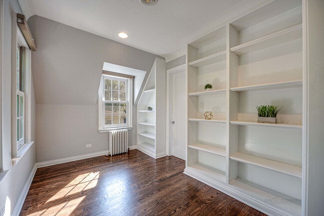 Building Photo - 662 Greenview Pl