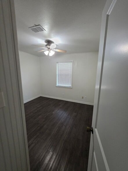 Building Photo - 4207 Woodcrest Dr