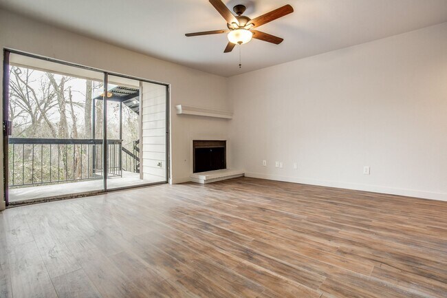 Building Photo - Creekside Condominumums Unit 33