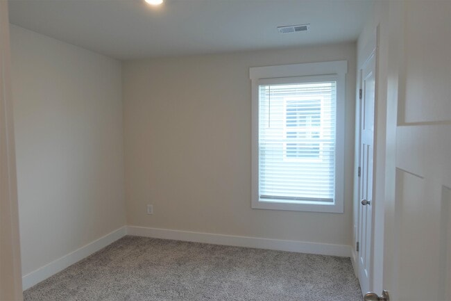 Building Photo - 100 Boren Wy