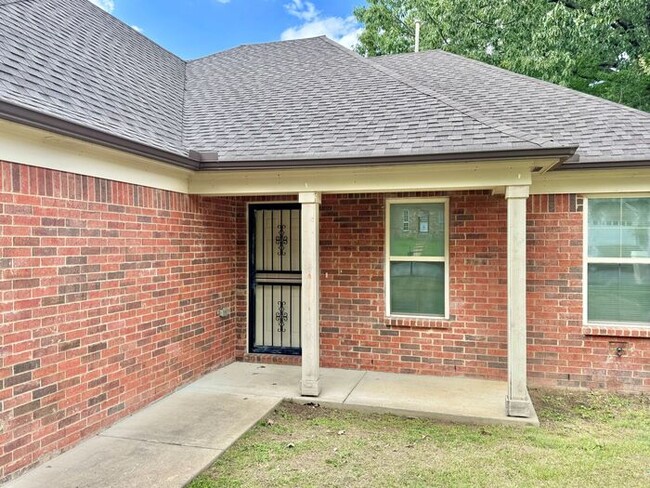 Building Photo - 5626 Tulip Tree Dr