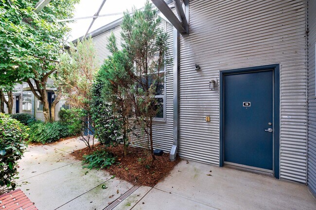 Building Photo - 400 Village Pkwy