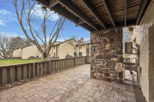 Building Photo - 42 Golf Club Dr