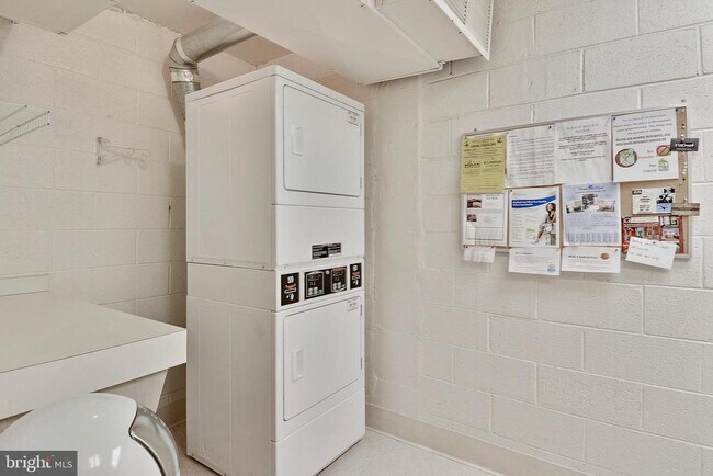 Building Photo - 5101 River Rd