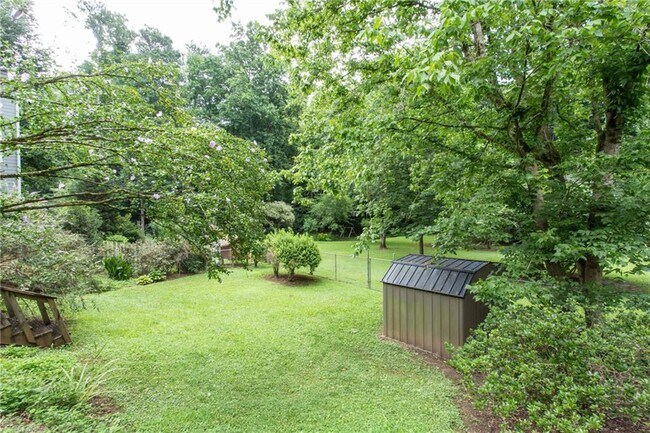Building Photo - 1640 Belle Isle Cir NE