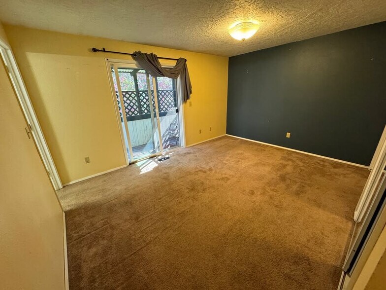 Building Photo - 12608 SE Cora St