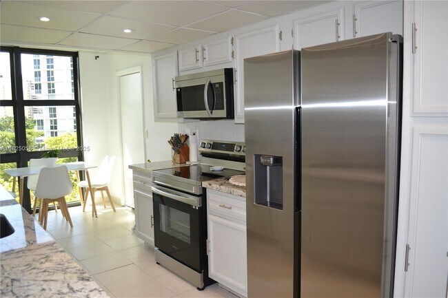 Building Photo - 1111 Crandon Blvd