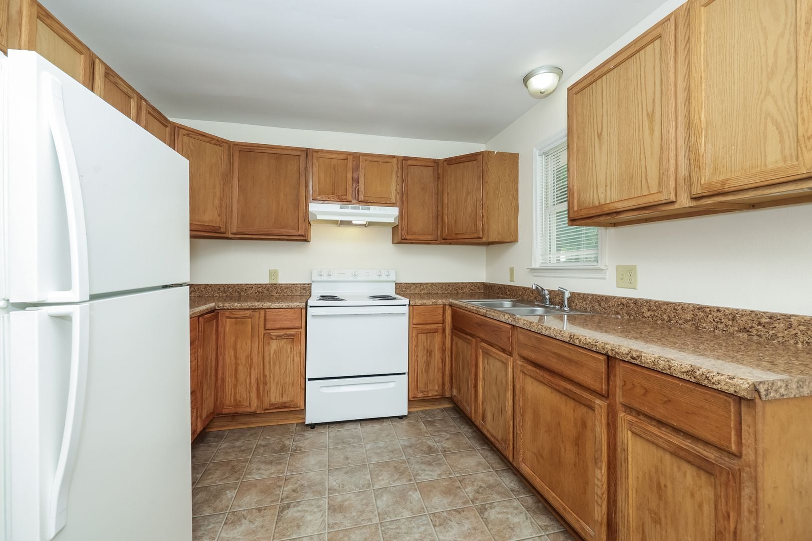 Building Photo - 702 Couch St