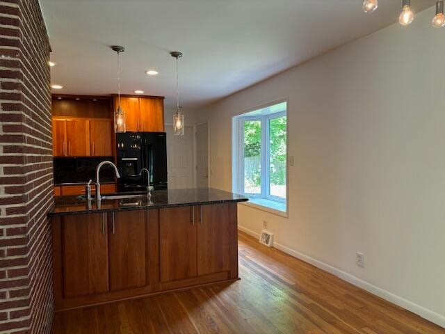 Building Photo - 921 Lennox St