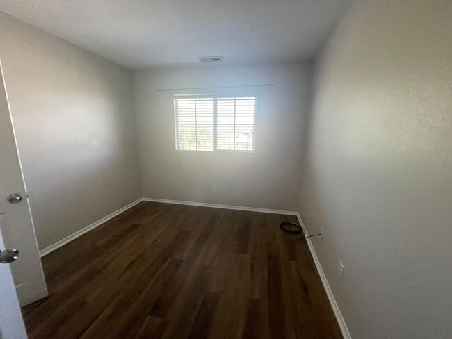 Building Photo - Adelanto- Beautiful 4 Bedrooms, 2.5 Bathro...