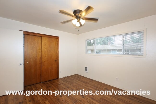 Building Photo - SE Green Vista Dr - Milwaukie 2 bedroom du...