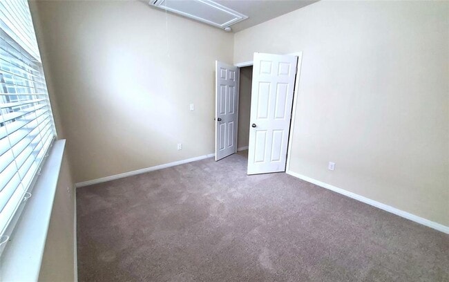 Building Photo - 217 Michaelis Dr