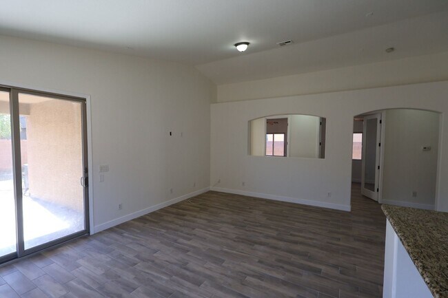 Building Photo - Remodeled 4 Bed 2 Bath Home.