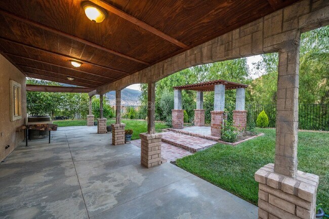 Building Photo - 3655 Shandin Dr