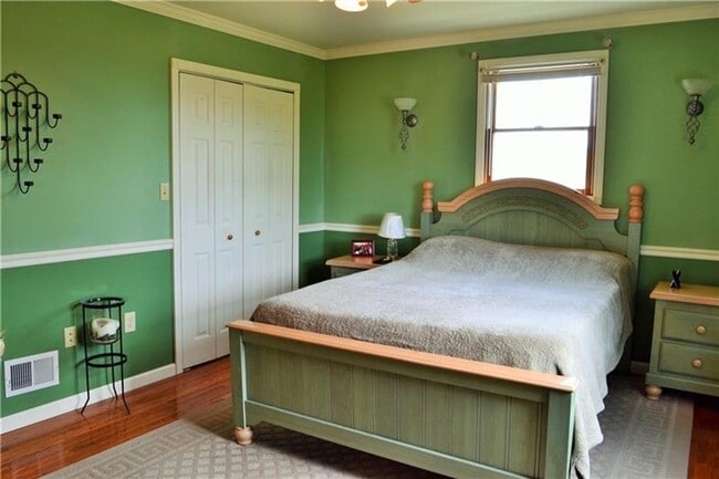 Building Photo - 5Bed | 2bath Home in West Mifflin, PA