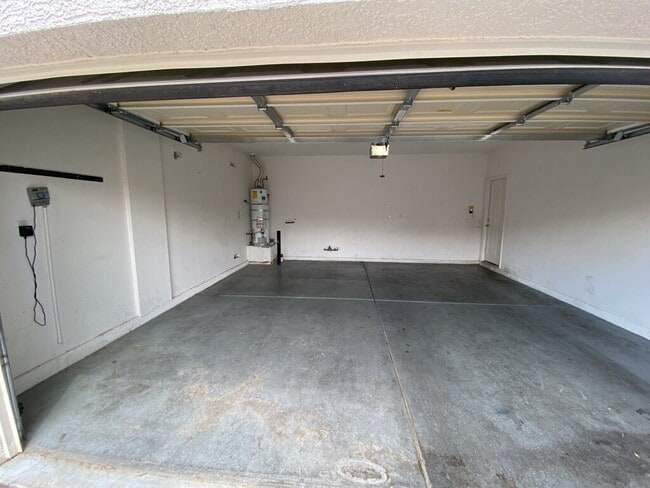 Building Photo - This is where comfort and style meet - This spacious 3-Bedroom, 2.5 bath home is waiting to be ca...