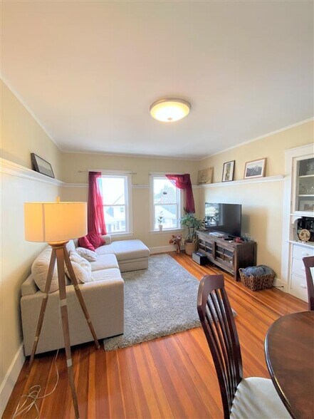 Building Photo - 258 Belmont St
