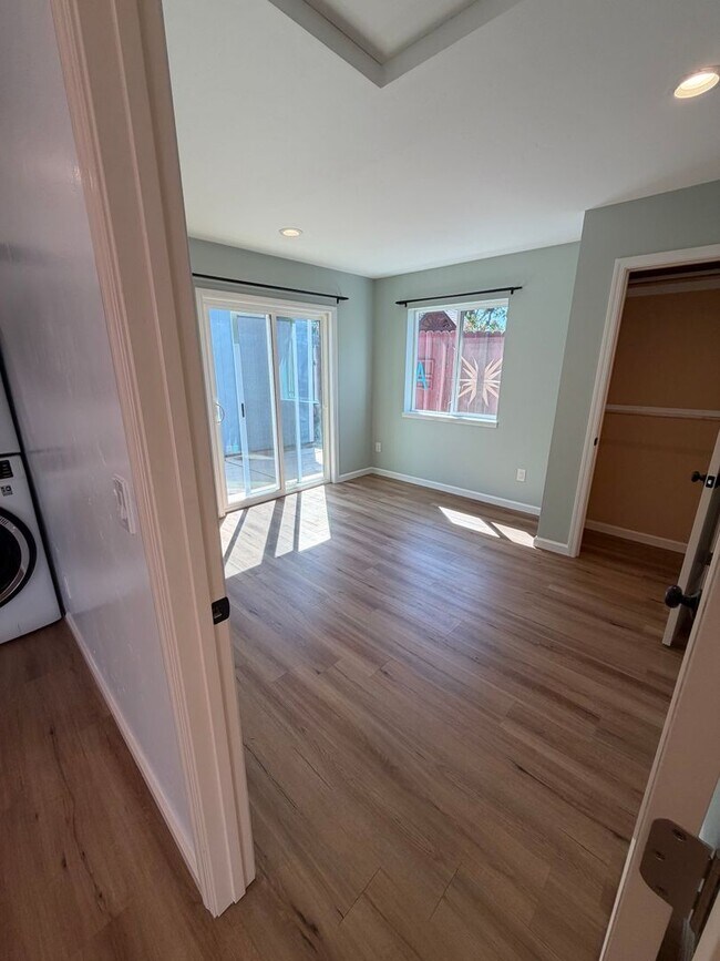 Building Photo - 7210 Zelinda Dr
