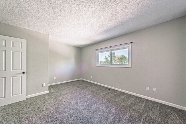 Building Photo - 221 N Race St