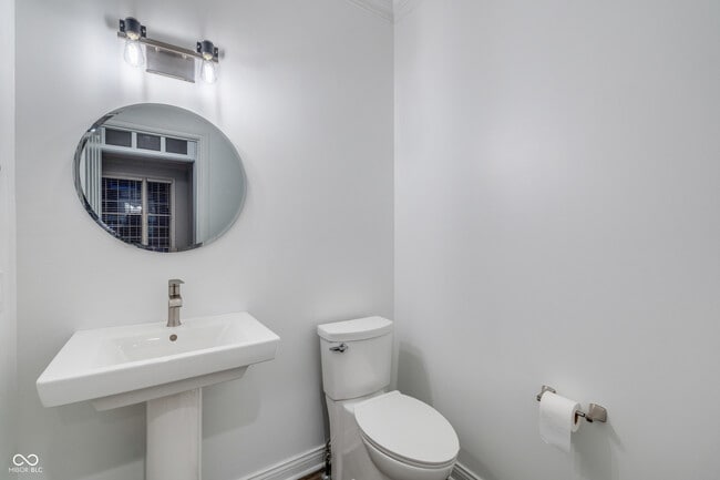 Building Photo - 2068 Broughton St