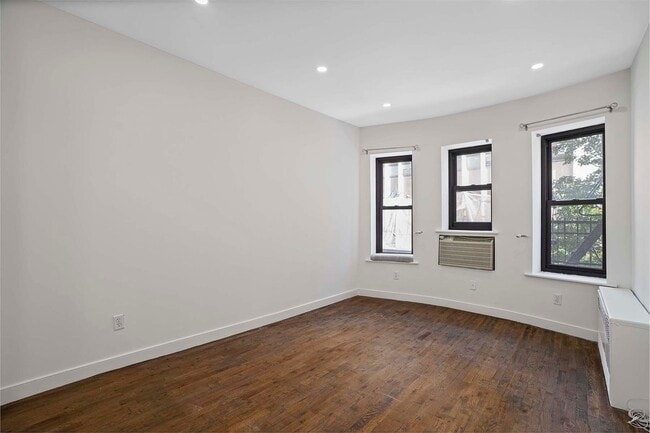 Building Photo - 160 E 91st St