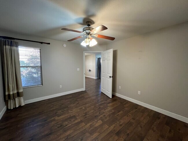 Building Photo - 555 E Silverado Ranch Blvd