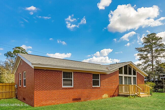 Building Photo - 4936 Perrine Dr