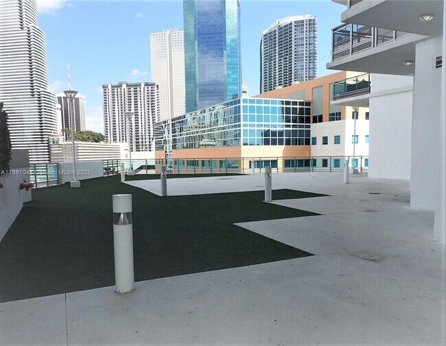 Building Photo - 350 S Miami Ave