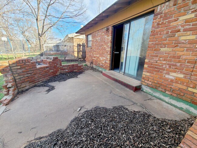 Building Photo - 3 Bedroom Home in Del City