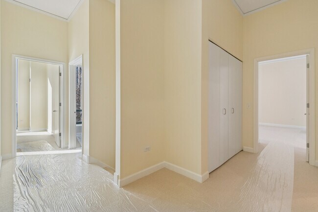 Building Photo - 201 N Westshore Dr