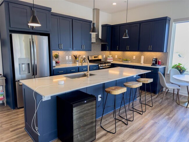 Primary Photo - 2804 S 1st St