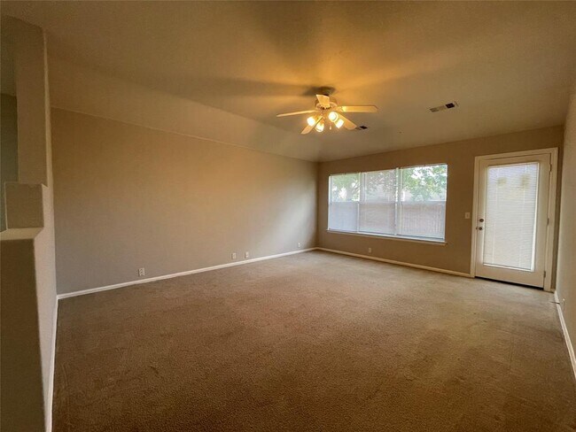 Building Photo - 208 Spruce Dr