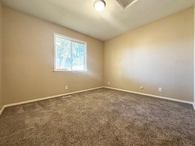 Building Photo - Modern and Updated 3bd/2b Home for Rent in...