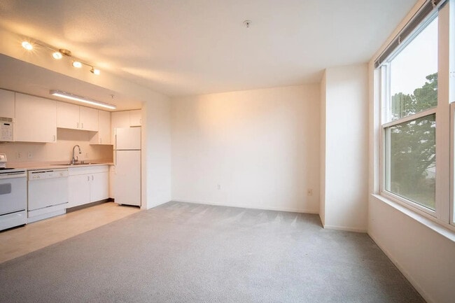 Building Photo - 8200 Oceanview Terrace