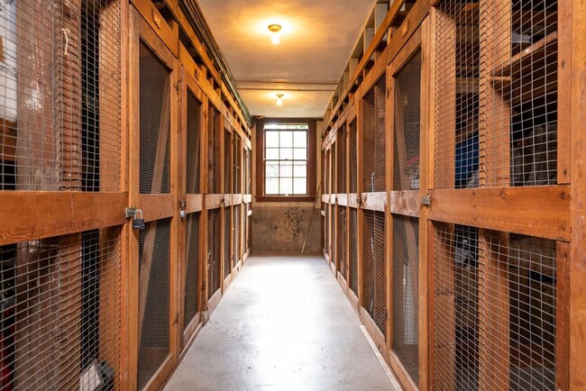 Interior Photo - Broadmoor Manor