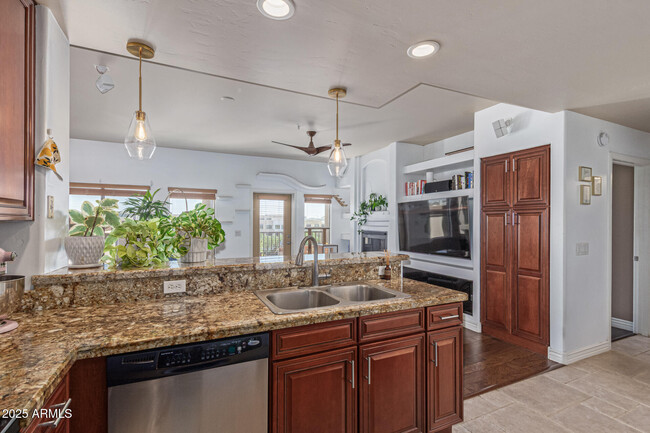 Building Photo - 5450 E Deer Valley Dr