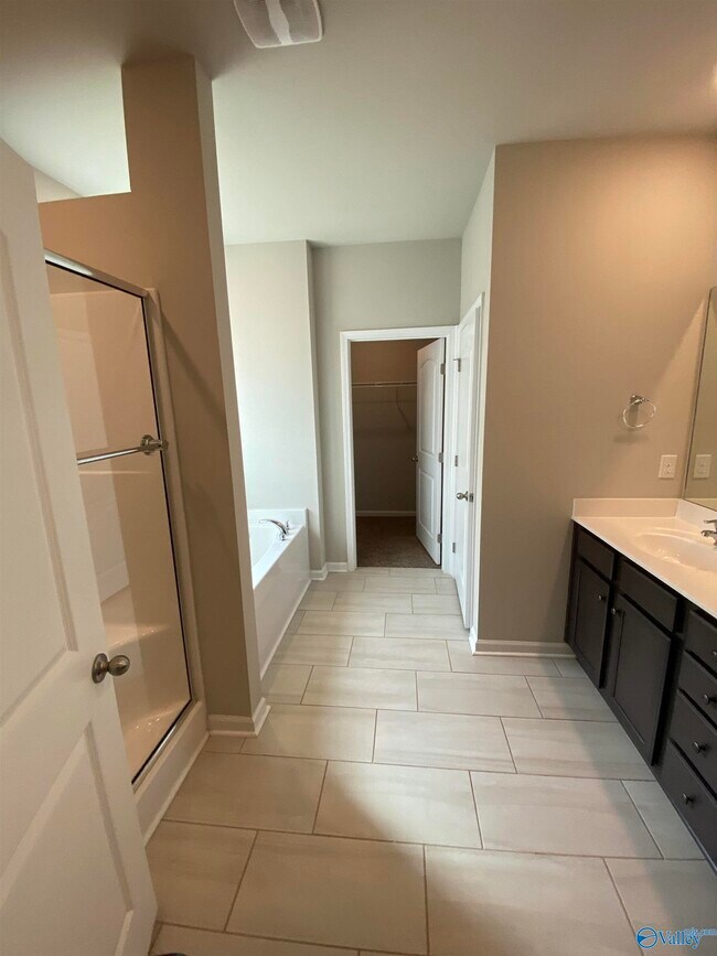 Building Photo - 14980 Westmeade Ln