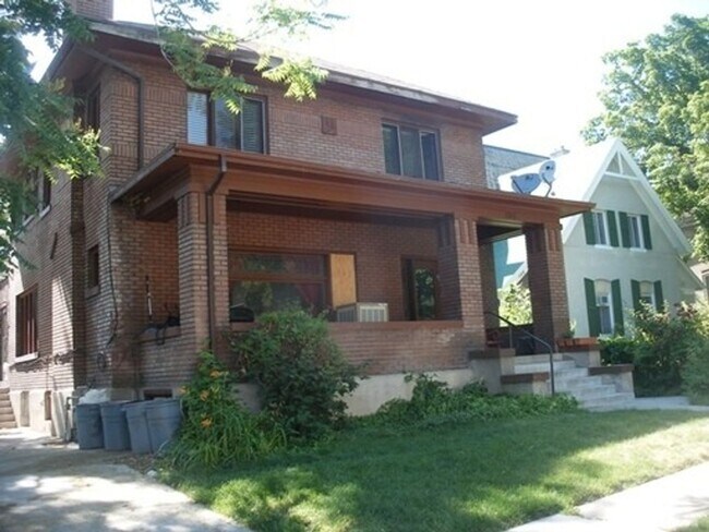 Building Photo - Newly Remodeled One Bedroom in The Avenues...