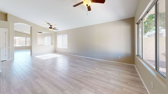 Building Photo - 3830 E Kroll Dr