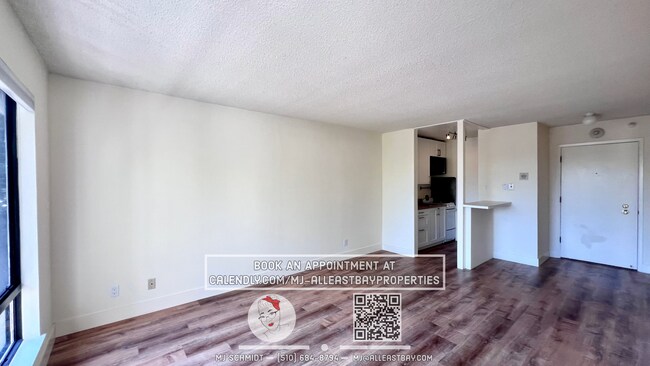 Building Photo - Beautiful sunny top floor condo, includes ...