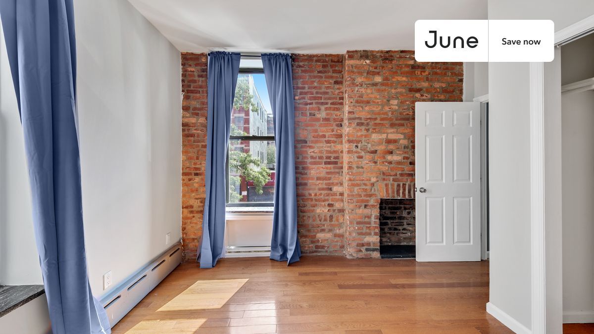 Building Photo - 301 E 104th St