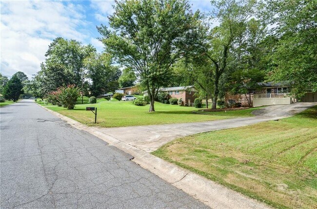 Building Photo - 2945 Rio Montana Dr