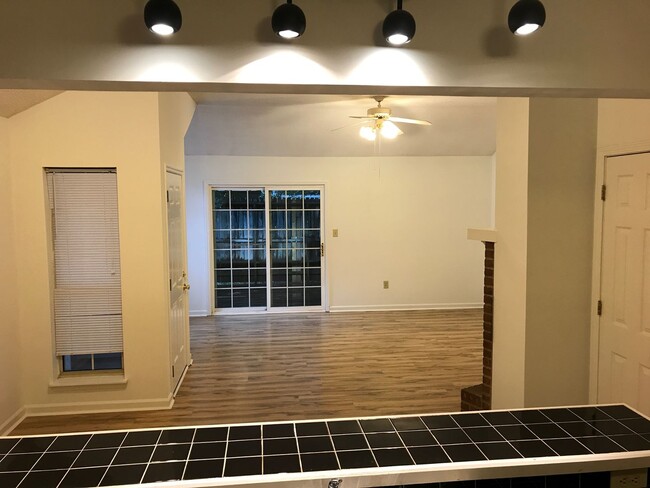 Building Photo - Three Bedroom Near Vet School!