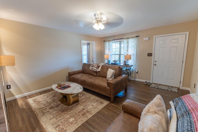 Building Photo - 314 N 2nd St