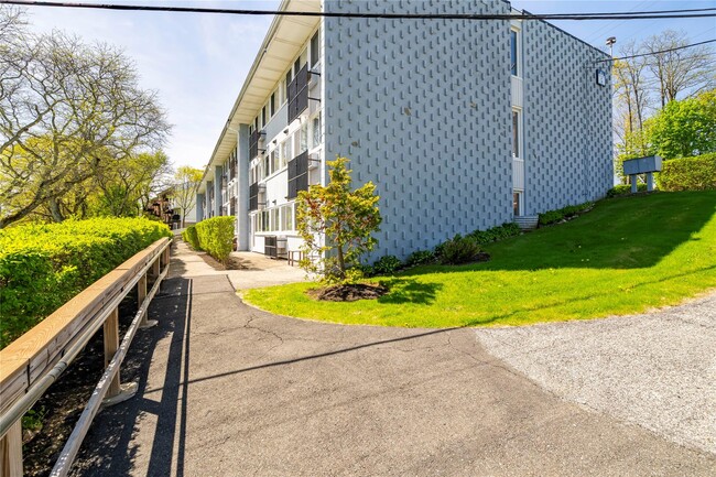 Building Photo - 5 Wyndover Woods Ln