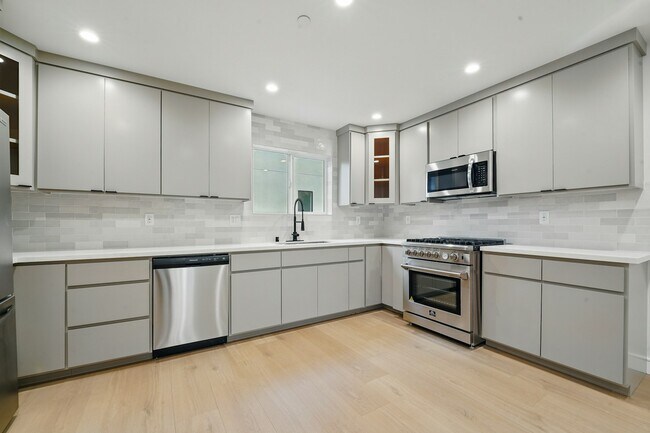 Building Photo - 8234 Blackburn Ave