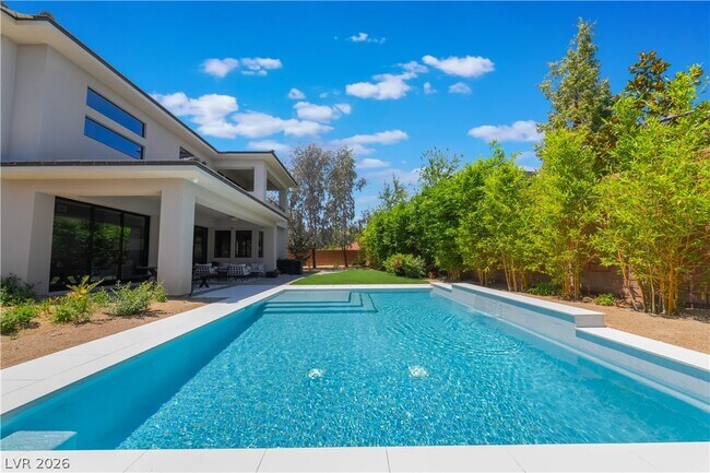 Building Photo - 2 Sugarberry Ln