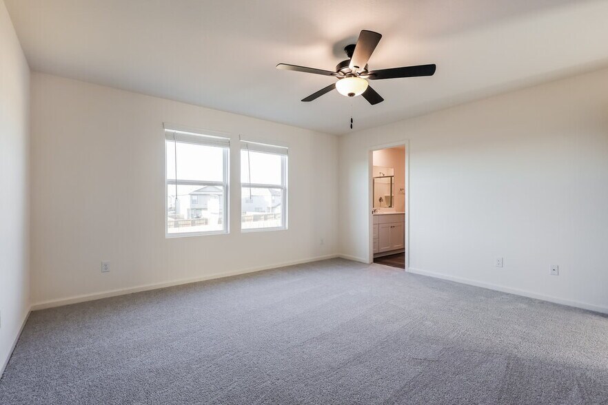 Building Photo - 5815 Texas Palm Dr